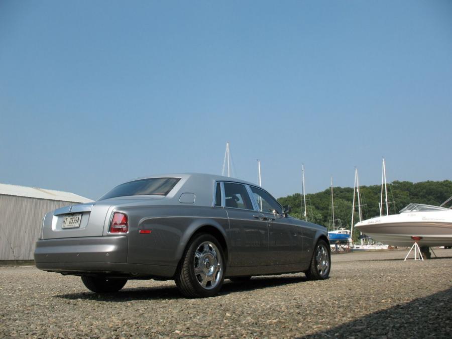  Rolls-Royce Phantom 2007 года  (фото 20 из 102)